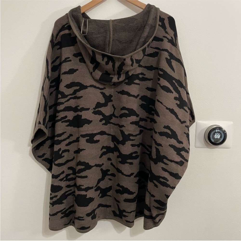 🌺 Camo Knit Hooded Poncho - Picture 2 of 4